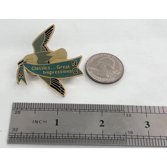 Vintage Odyssey of the Mind Seagull Banner North Carolina NC OM Pin - Picture 2 of 3